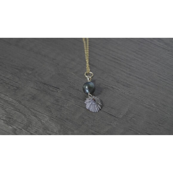 Opihi Shell Tahitian Pearl Necklace - Picture 5 of 6